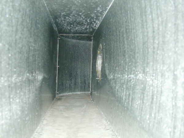 C:\Users\jeff\Desktop\1212 Craig condensation in supply duct.JPG