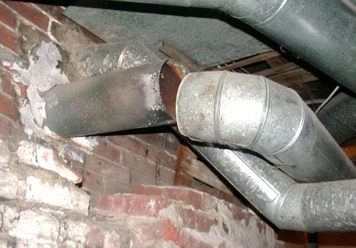 C:\Users\Owner\Desktop\pics for airflow article\8682  120303 Fallen oil furnace vent.JPG