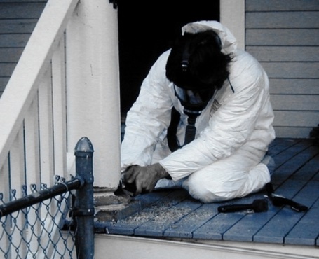 C:\Users\Owner\Desktop\Pics for spring and summer newsletters\Visuals for lead particle HI's\0006 worker remediating lead paint.JPG