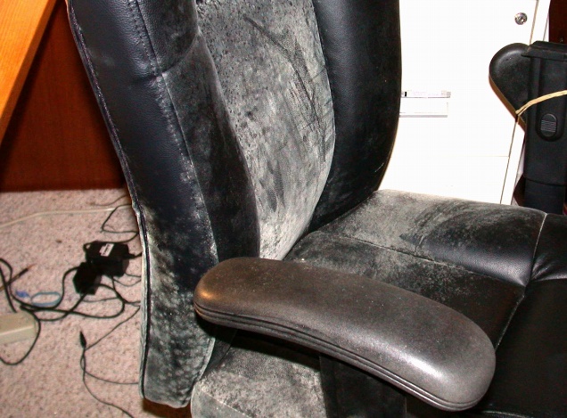 E:\Documents\Furniture moldy\6848 discard moldy chair.JPG