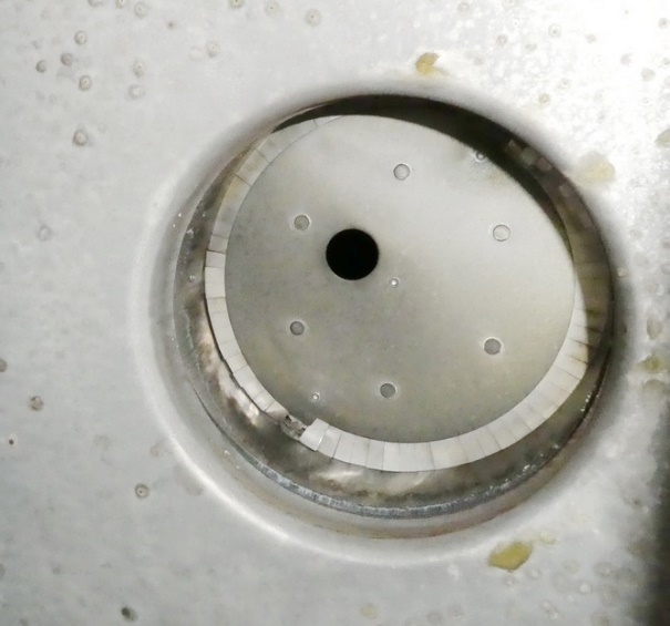 C:\Users\jeff\Desktop\Newsletters\P1110750 vent hole in auto damper.JPG